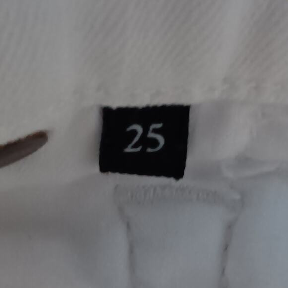 7 For All Mankind Denim Shorts Size 25 White Raw Hems Mid Rise - Picture 9 of 9